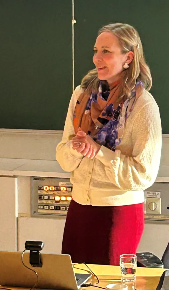 Maria Eronen-Valli luennoi aiheesta Nuoret somessa